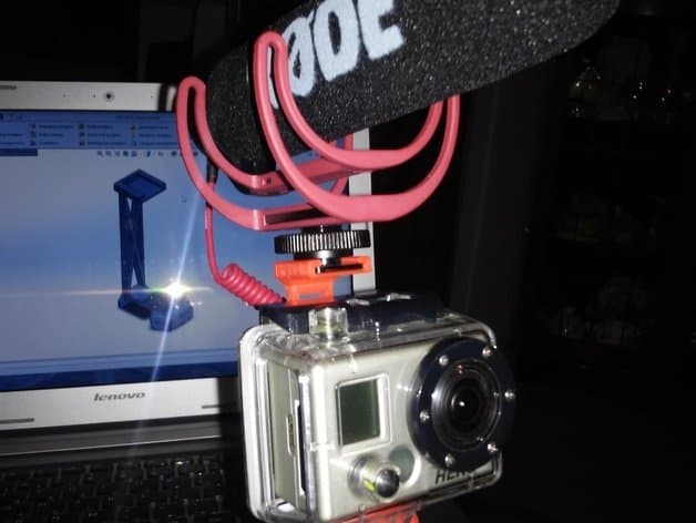 Adaptador impresso em 3D que acrescenta uma sapata a uma GoPro