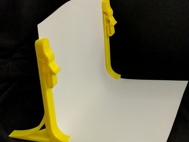 Suporte impresso em 3D para criar um fundo infinito com uma folha de papel