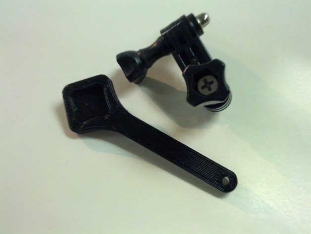 Chave impressa em 3D para apertar e desapertar os parafusos de uma GoPro