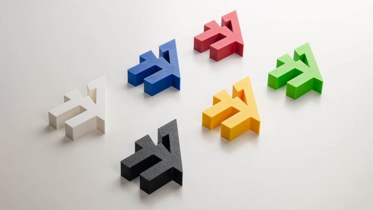 Logótipos impressos em 3D em seis cores diferentes