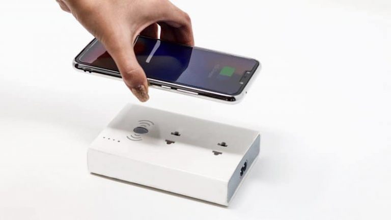 Protótipo de carregador sem fios impresso em 3D a branco
